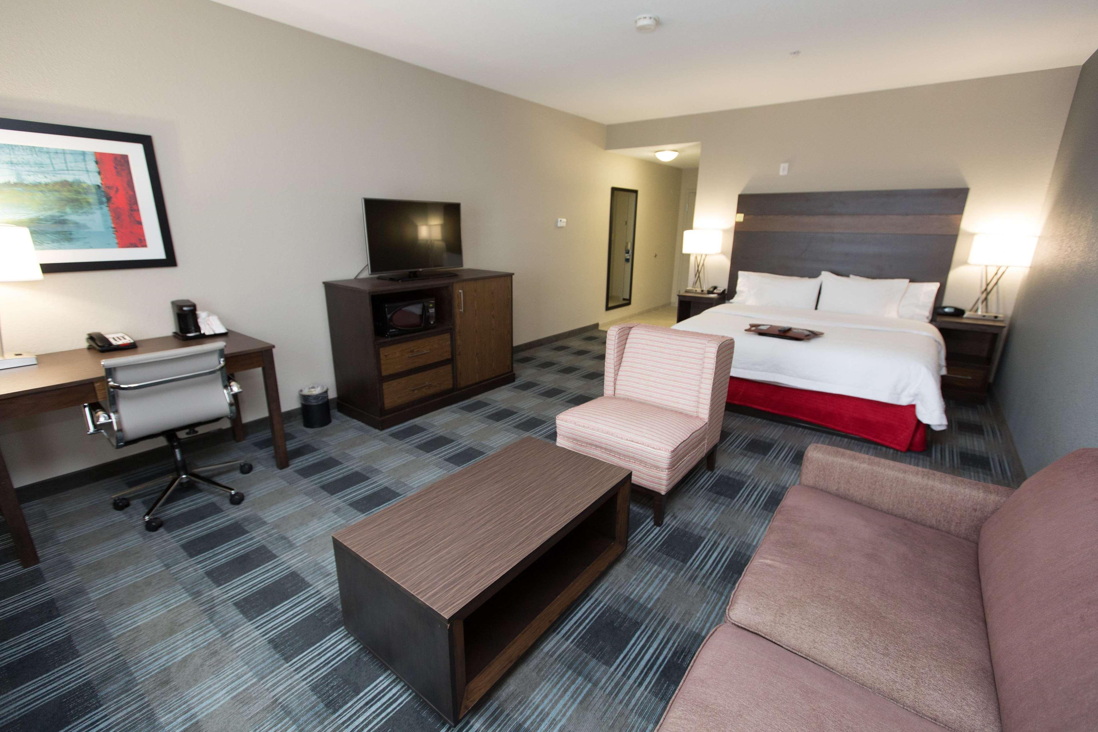 Hampton Inn & Suites Oklahoma City Airport Exterior photo