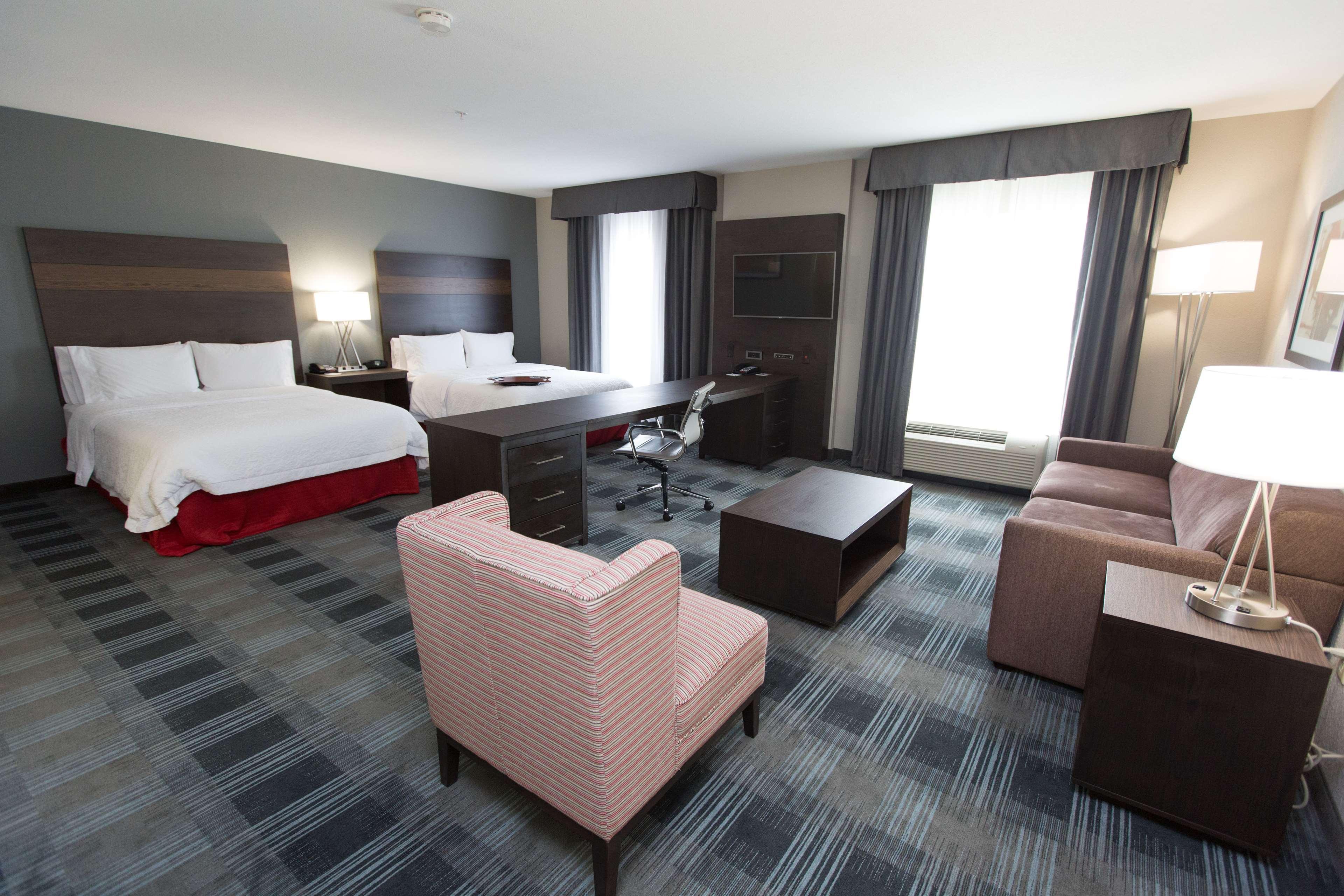 Hampton Inn & Suites Oklahoma City Airport Exterior photo