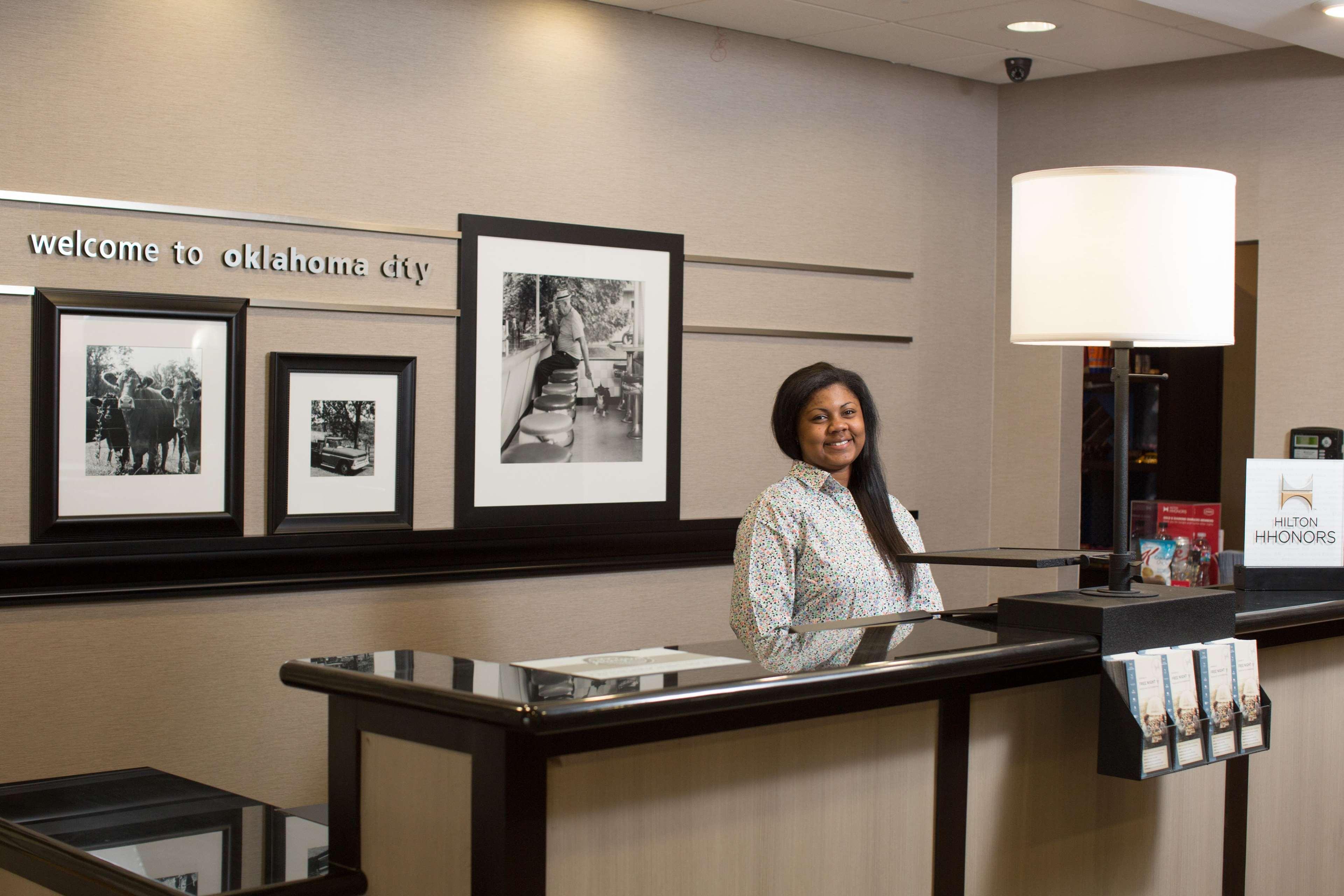 Hampton Inn & Suites Oklahoma City Airport Exterior photo
