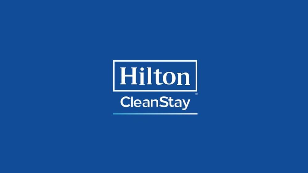 Hampton Inn & Suites Oklahoma City Airport Exterior photo