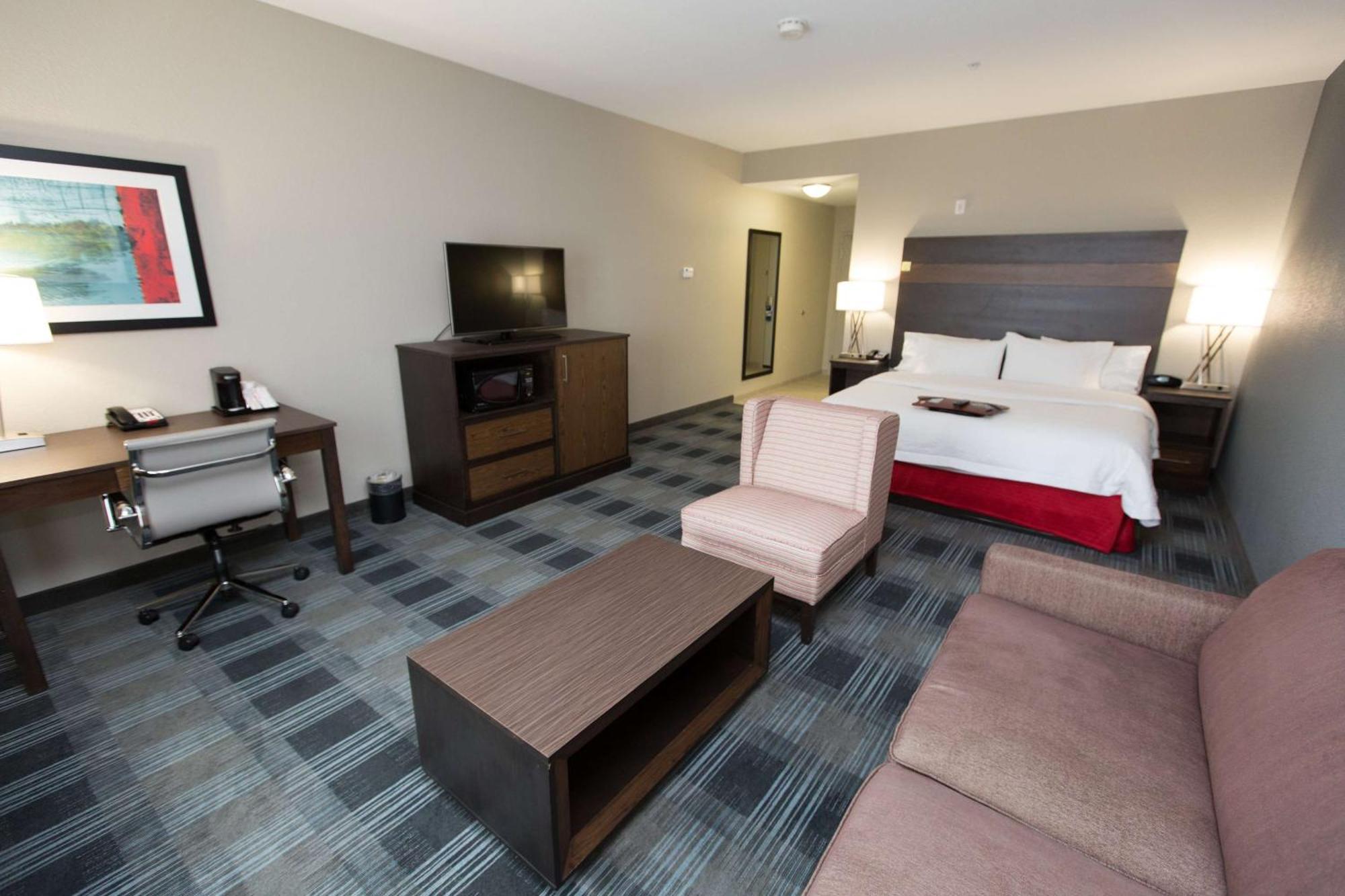 Hampton Inn & Suites Oklahoma City Airport Exterior photo